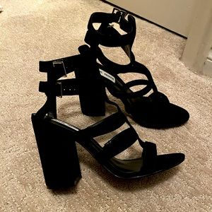 Steve Madden Black Suede strappy sandal